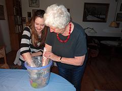 Wasserkraft gegen Handkraft